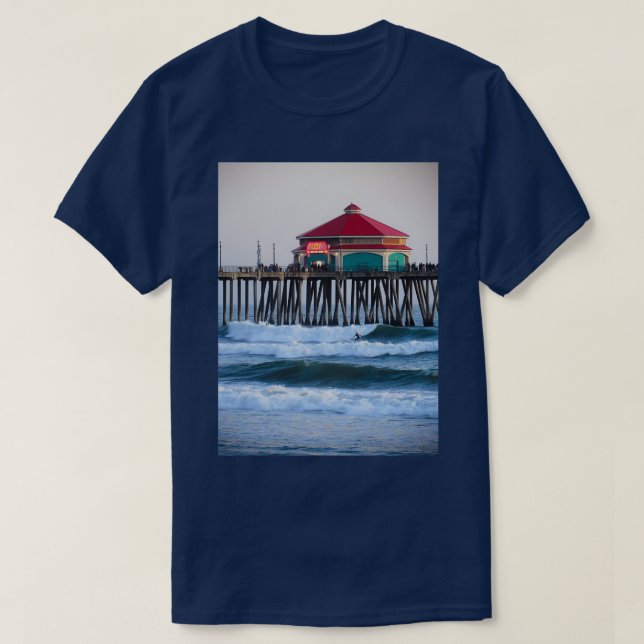 Camiseta Surfing the Huntington Beach Pier (Frente do Design)