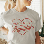Camiseta Surfista Engraçado Mãe Ser Summer Beach Bum Punny<br><div class="desc">Elevem seu estilo de praia com nossa t-shirt 'Beach Bumps and BeauLinda', talhada para mães esperadas. Mostre sua pulseira radiante de forma confiante e confortável, abraçando o sol de verão em estilo. Projetada para celebrar sua jornada de gravidez, esta chic tee é uma obrigação para as mães amantes da praia....</div>