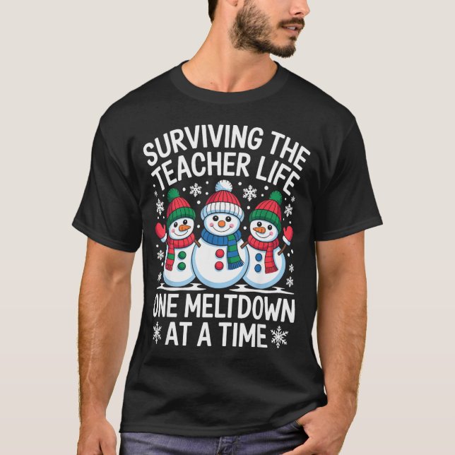 Camiseta Surviving The Teacher Life One Meltdown At A Time  (Frente)