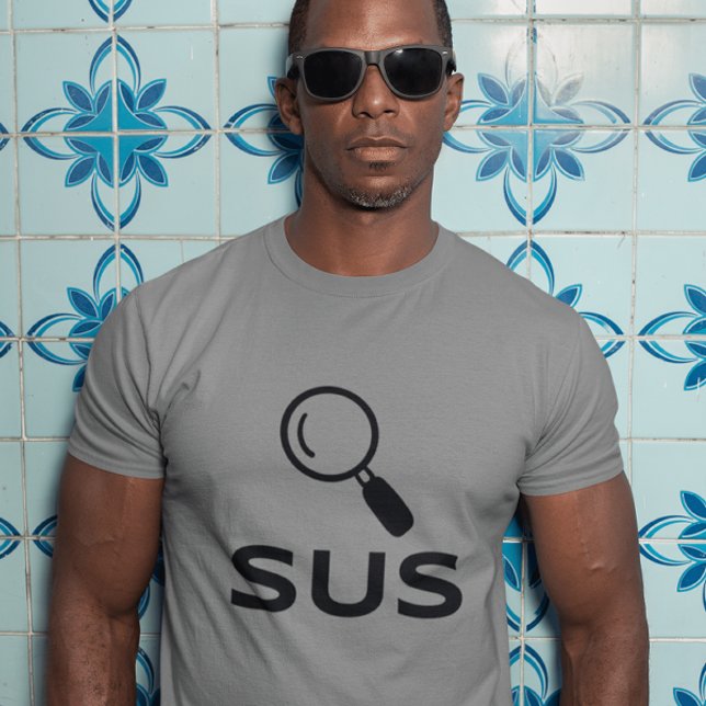 Camiseta SUS – Vibrações Suspeitas com uma Dose de (Criador carregado)