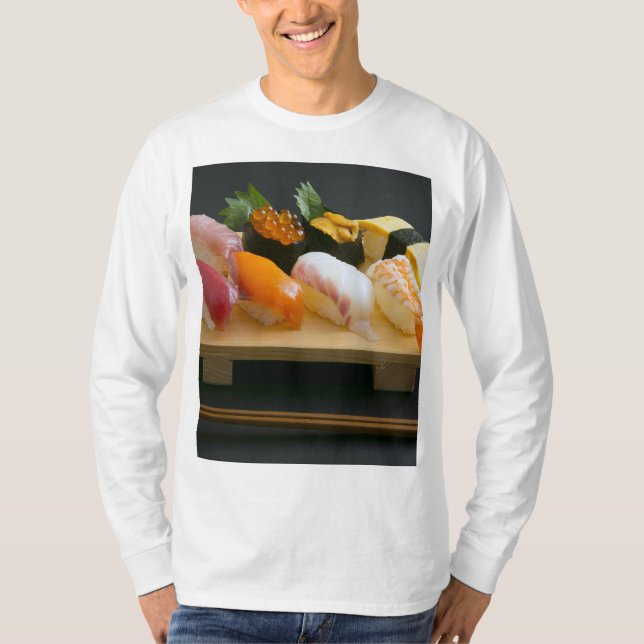 Camiseta Sushi Zen – The warmth of wood and the dance of fl (Frente)