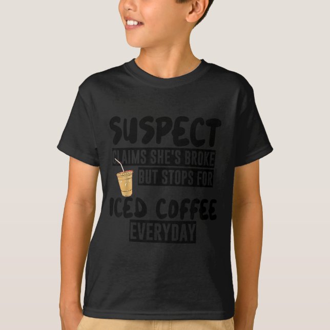 Camiseta Suspect Claims Shes Broke But Stops For Iced Coffe (Frente)