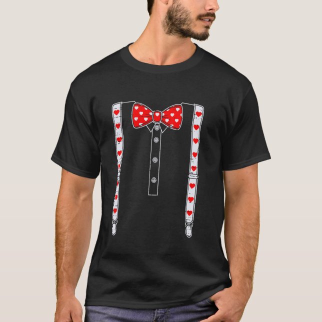 Camiseta Suspensórios Dia dos Namorados E Gravata Borboleta (Frente)