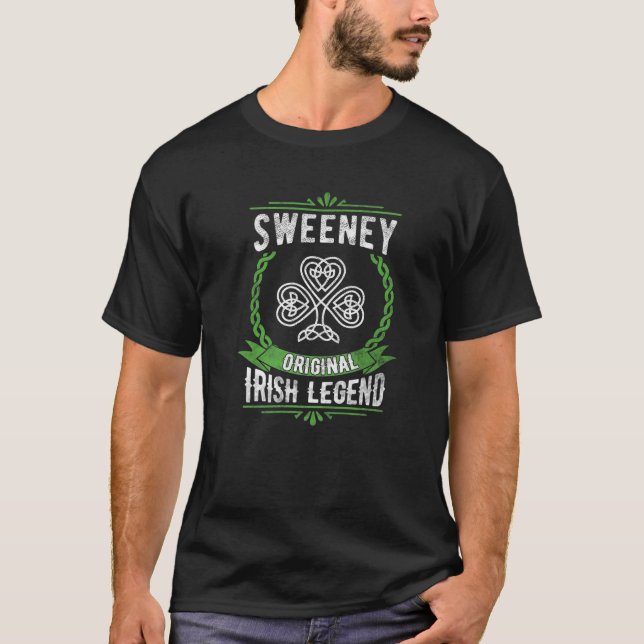 Camiseta Sweeney Name Irish Legend Shamrock Green Rua. Patr (Frente)