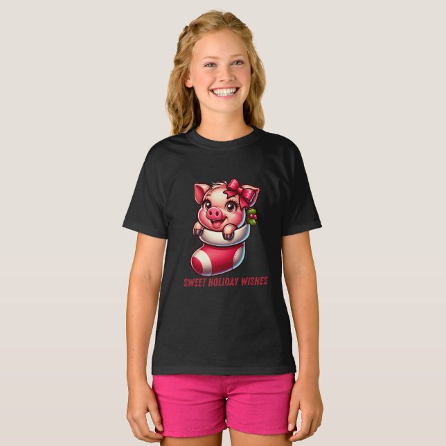 Camiseta Sweet Holiday Piglet in Stocking (Frente Completa)