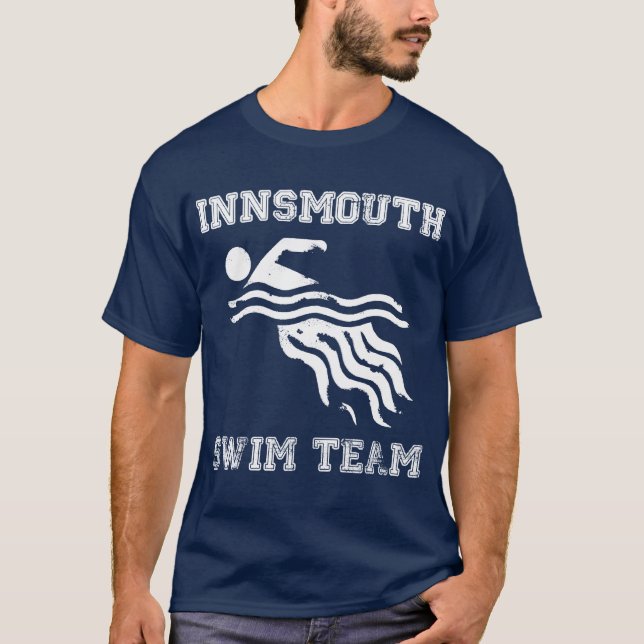Camiseta T da equipe de natação de Innsmouth - obscuridade (Frente)