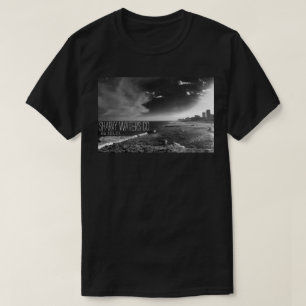 Camiseta T de aço da imagem do cais B&W