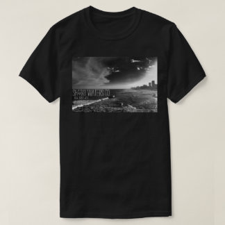 Camiseta T de aço da imagem do cais B&W