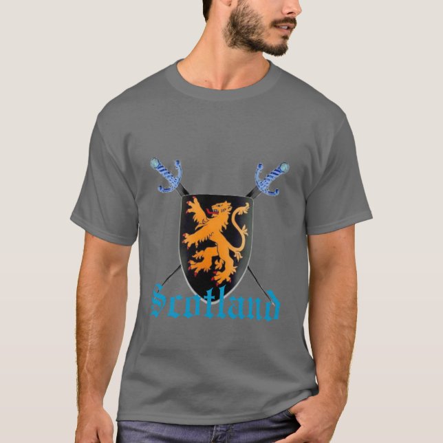 Camiseta T desenfreado das espadas da cruz do leão de (Frente)