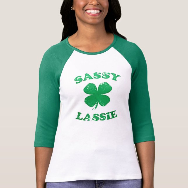 Camiseta T do dia de St Patrick Sassy do Lassie (Frente)