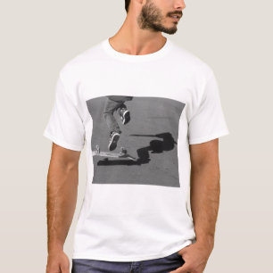 Camiseta T do menino do patinador