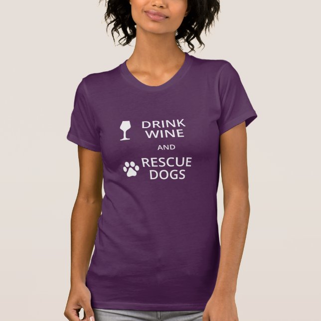 Camiseta T dos cães do vinho e do salvamento da bebida (Frente)