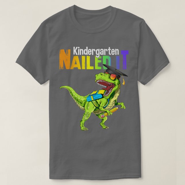 Camiseta T Rex Dino Kindergarten Classe de Graduação de Ti  (Frente do Design)