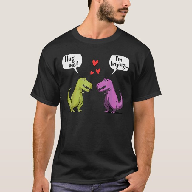 Camiseta T Rex Dinosaur Couple Hug Me Valentines Day  Girls (Frente)