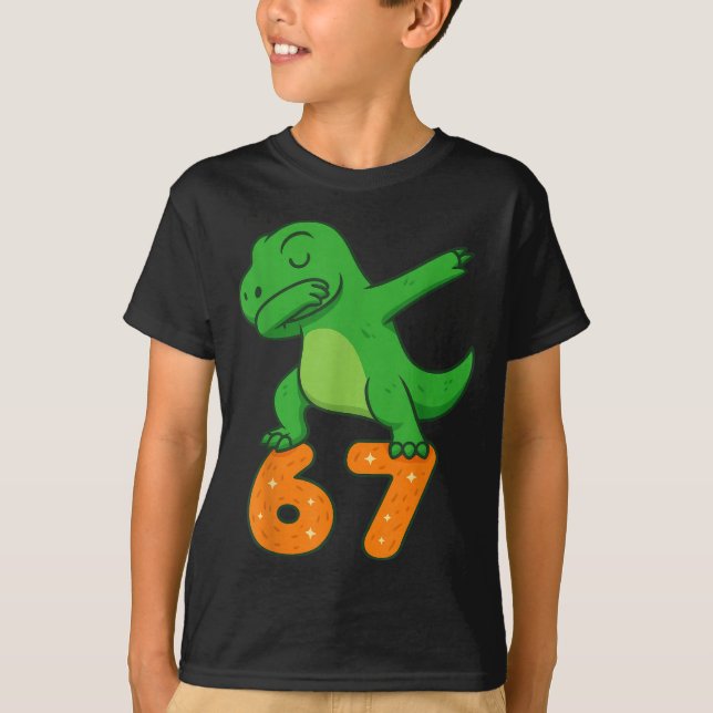 Camiseta T-rex Dinosaur Dabbing 67 Meme Six Seven Funny  (Frente)