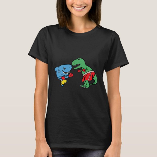 Camiseta T-Rex Dinossauro Socando Tubarão Boxe Lutando Funn (Frente)
