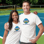 Camiseta T-Sh Personalizado do Torneio do Jogador do Pickle<br><div class="desc">Mostre ao mundo que você joga picleball com esta t-shirt com um logotipo de picleball azul e amarelo. Excelente para clubes de piquenique,  equipes,  como camisas de torneio ou visto diário.</div>