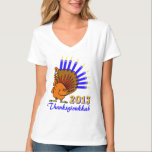 Camiseta T-shirt 2013 de Thanksgivukkah Menurkey<br><div class="desc">Comemore Thanksgivukkah 2013 com este t-shirt clássico do menurkey! Caracterizando um peru engraçado dos desenhos animados com um menorah para uma cauda. Uma acção de graças de Hanukkah não ocorrerá por outros 77.000 anos! Agarre assim esta grande camisa da lembrança para esta uma vez que-em-um-vida-celebração. *Makes um grande presente para...</div>