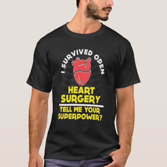 CAMISETA T-SHIRT ABERTO SOBREVIVIDO ENGRAÇADO DA CIRURGIA (Frente)