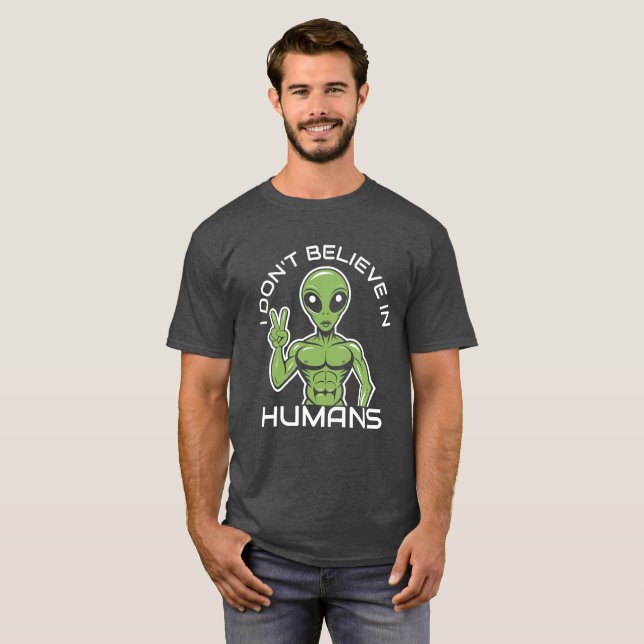 Camiseta T-Shirt Alienígena Engraçado - "Eu não acredito em (Frente Completa)