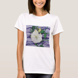 Camiseta T-shirt branco com a flor branca na lavanda