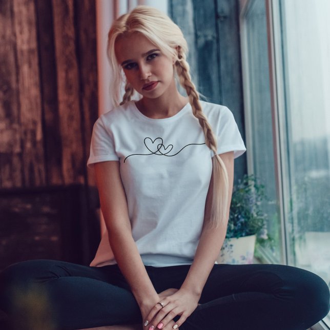 Camiseta T-Shirt com Linha de Coração (Two Hearts Basic White T-Shirt by Kate & Co.)