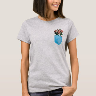 Camiseta T-shirt com rosa do bolso