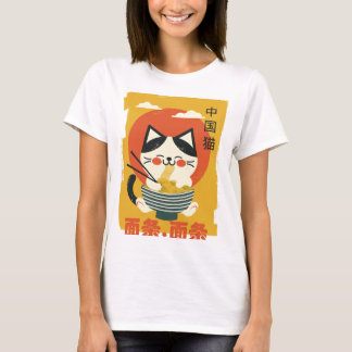 Camiseta T-shirt com um gato que come macarrão