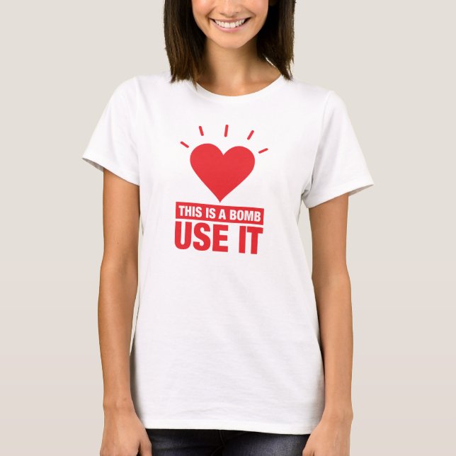 Camiseta T-shirt da bomba de amor (Frente)