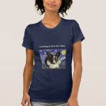Camiseta T-shirt da noite estrelado de Van Gogh do Corgi de<br><div class="desc">T-shirt das senhoras com um Corgi preto e branco de Galês do casaco de lã no contexto da noite estrelado de Van Gogh</div>