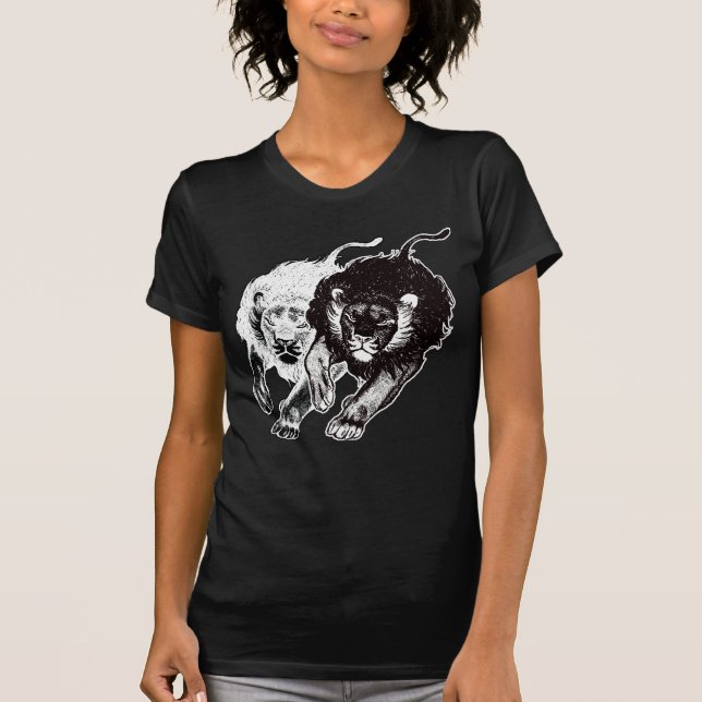 Camiseta T-shirt das mulheres dos leões de Yin e de Yang (Frente)