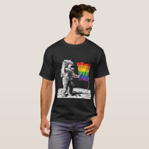 Camiseta T-shirt de LGBT - bandeira do arco-íris na lua