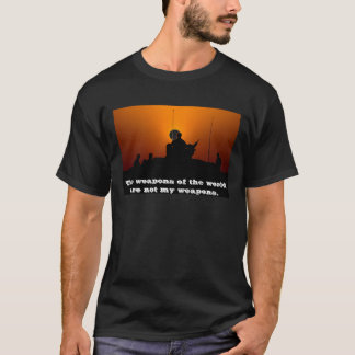 Camiseta T-shirt divino do cristão das armas