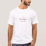 Camiseta T-shirt do anúncio do casamento do monograma<br><div class="desc">T-shirt elegante do anúncio do casamento do monograma. Maneira pequena mas elegante de documentar seu casamento com seus inicial,  nomes e data. Você pode escolher as cores e naturalmente para personalizar com sua informação pessoal.</div>