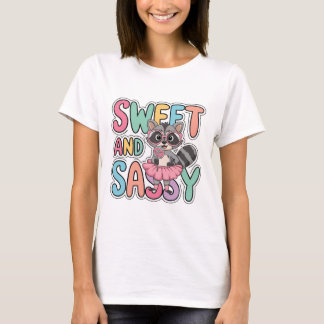 Camiseta T-Shirt Doce e Sassy Raccoon