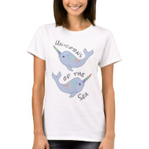 T-shirt dos unicórnios do mar de Narwhal do