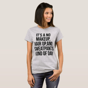 Camiseta T-Shirt É um cabelo sem maquiagem e calças suada