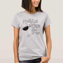T-shirt engraçados do vinho - amigo e vinho