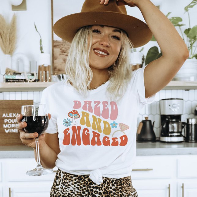 Camiseta T-Shirt Festa de solteira enfurecida e comprometid (Dazed and engaged shirt, bachelorette party shirt, best bachelorette party, bachelorette weekend)