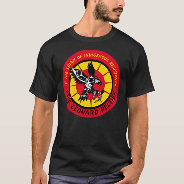 Camiseta T-Shirt Livre Leonard Peltier Clássico (Frente)