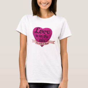 Camiseta T-shirt Love is in the air Pink Heart