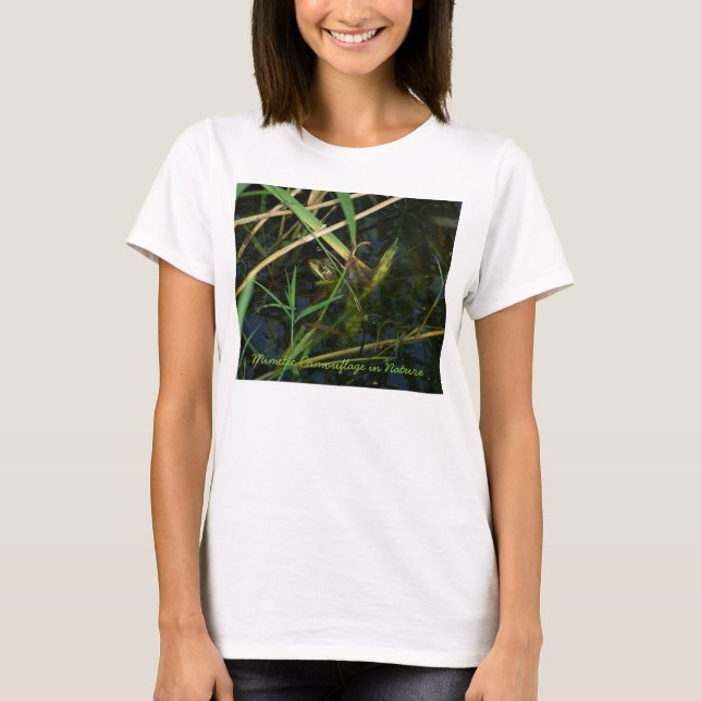 Camiseta T-shirt (mulher) com sapo verde mimético (Frente)