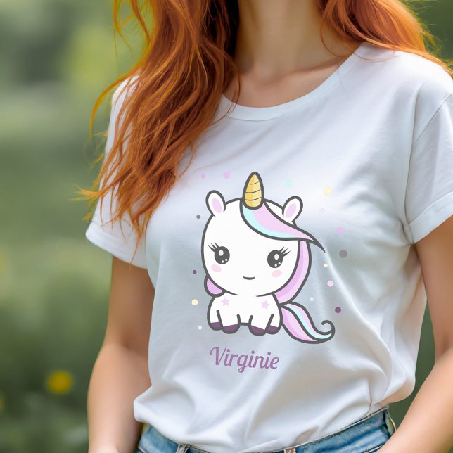 Camiseta T-Shirt Mulher com Unicórnio Bonito (Woman T-Shirt with a Cute Unicorn)