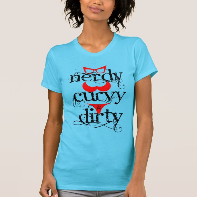 Camiseta T-shirt NERDY, CURVY & SUJO (Frente)