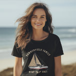Camiseta T-Shirt Personalizado Da Família De Barcos De Comb<br><div class="desc">Design de barco de de família temática náutica com barco à vela e tipografia moderna que faz uma perfeita combinação de roupas coordenadas para a aventura, cruzeiro ou reunião familiar que você tem planejado o ano todo. Perfeito para festas de solteira e chás de panela Veja os outros itens correspondentes...</div>
