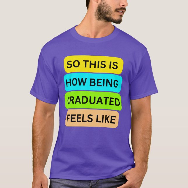 Camiseta T-Shirt púrpura SO_IS_HOW_BEING_GRADUATED_FEEL (Frente)