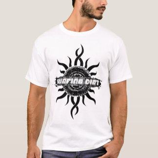 Camiseta T-shirt tribal surfando da sujeira