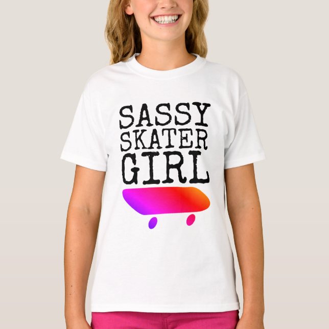Camiseta T-Shirts SASSY SKATEBOARDING PELA MENINA ESCUDADOR (Frente)