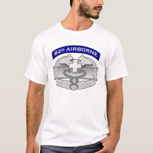 Camiseta T transportado por via aérea do crachá do médic