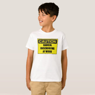 Camiseta T unisex radical de Unschooling do cuidado do